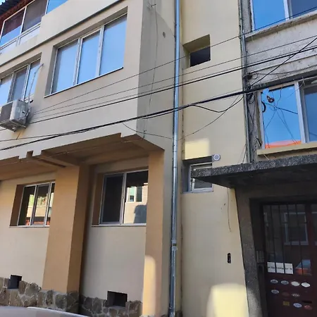 гер дан Apartment Lowetsch